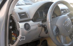 Расположение блоков предохранителей и реле Audi A4 B7 2004-2007 - схема 1