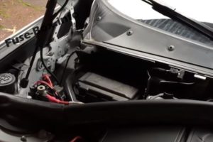 Расположение блоков предохранителей и реле BMW 1-й серии (F20 / F21; 2012-2017) - схема 3