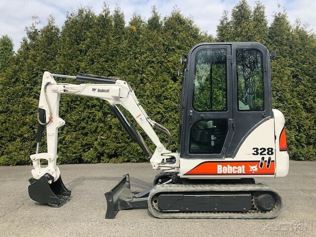 Расположение блоков предохранителей и реле Bobcat 328 Расположение блоков предохранителей и реле Bobcat 328
