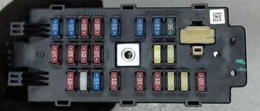 Расположение блоков предохранителей и реле Chevrolet Epica (V250), 2006-2013 - схема 2