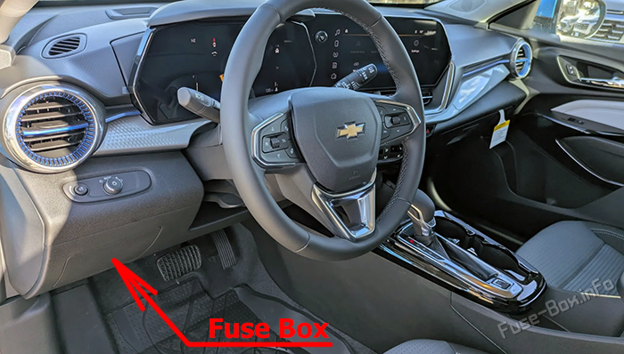 Расположение предохранителей в салоне: Chevrolet Trax (2024-2026)