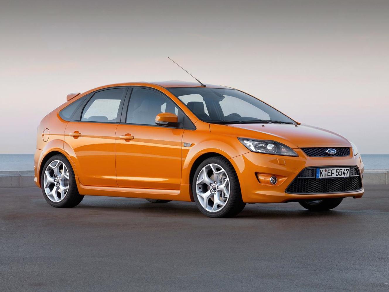 Расположение блоков предохранителей и реле Ford Focus 2 Расположение блоков предохранителей и реле Ford Focus 2