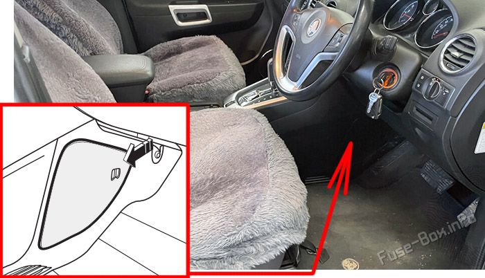 Location of the fuses in the passenger compartment: Holden Captiva 5 (2011-2016)