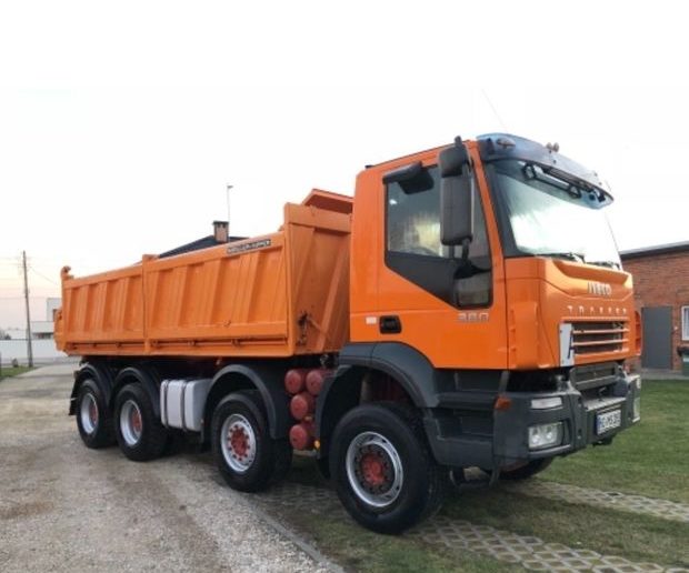 Расположение блоков предохранителей и реле Iveco Trakker 2005