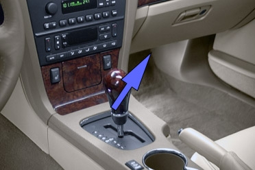 Расположение блоков предохранителей и реле Lincoln LS 1999-2006 - схема 1