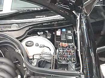 Расположение блоков предохранителей и реле Mercedes-Benz C-Class W202 1993-2001 - схема 1
