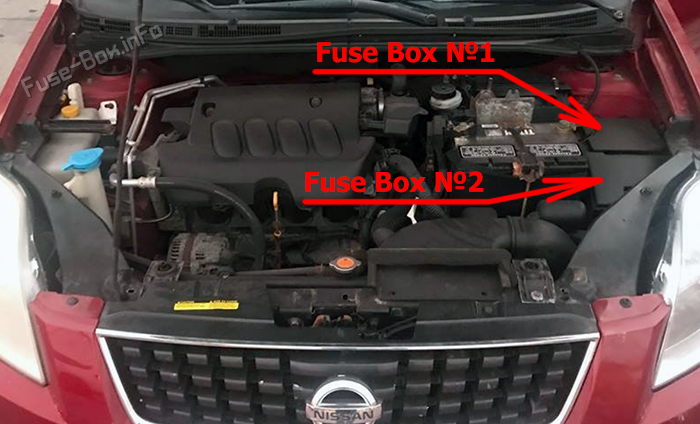 Расположение предохранителей в моторном отсеке Nissan Sentra (B16; 2007-2012 годы)