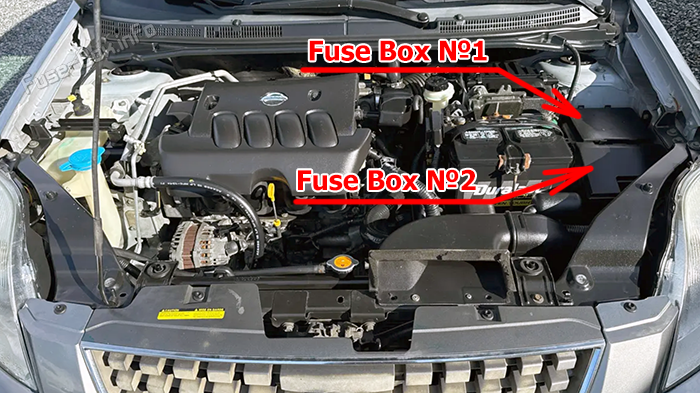 Расположение предохранителей в моторном отсеке Nissan Sentra SL (B16; 2007–2012)