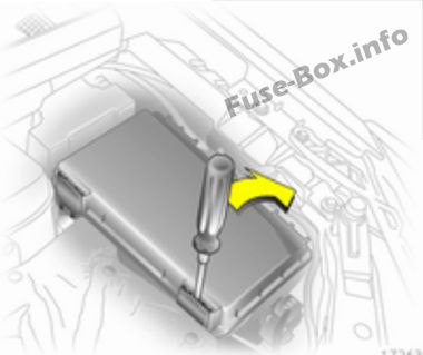 Расположение блока предохранителей