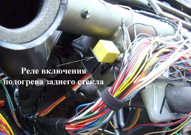 Расположение блоков предохранителей и реле Описание предохранителей Рено Логан - схема 4