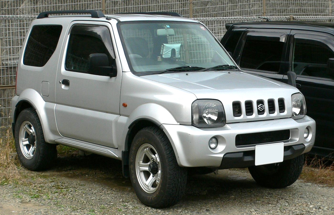 Расположение блоков предохранителей и реле Suzuki Jimny