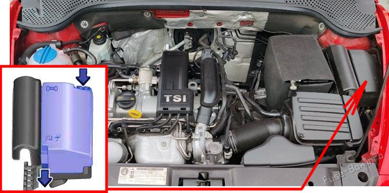 Расположение предохранителей в моторном отсеке Volkswagen Beetle A5 (2011-2019)